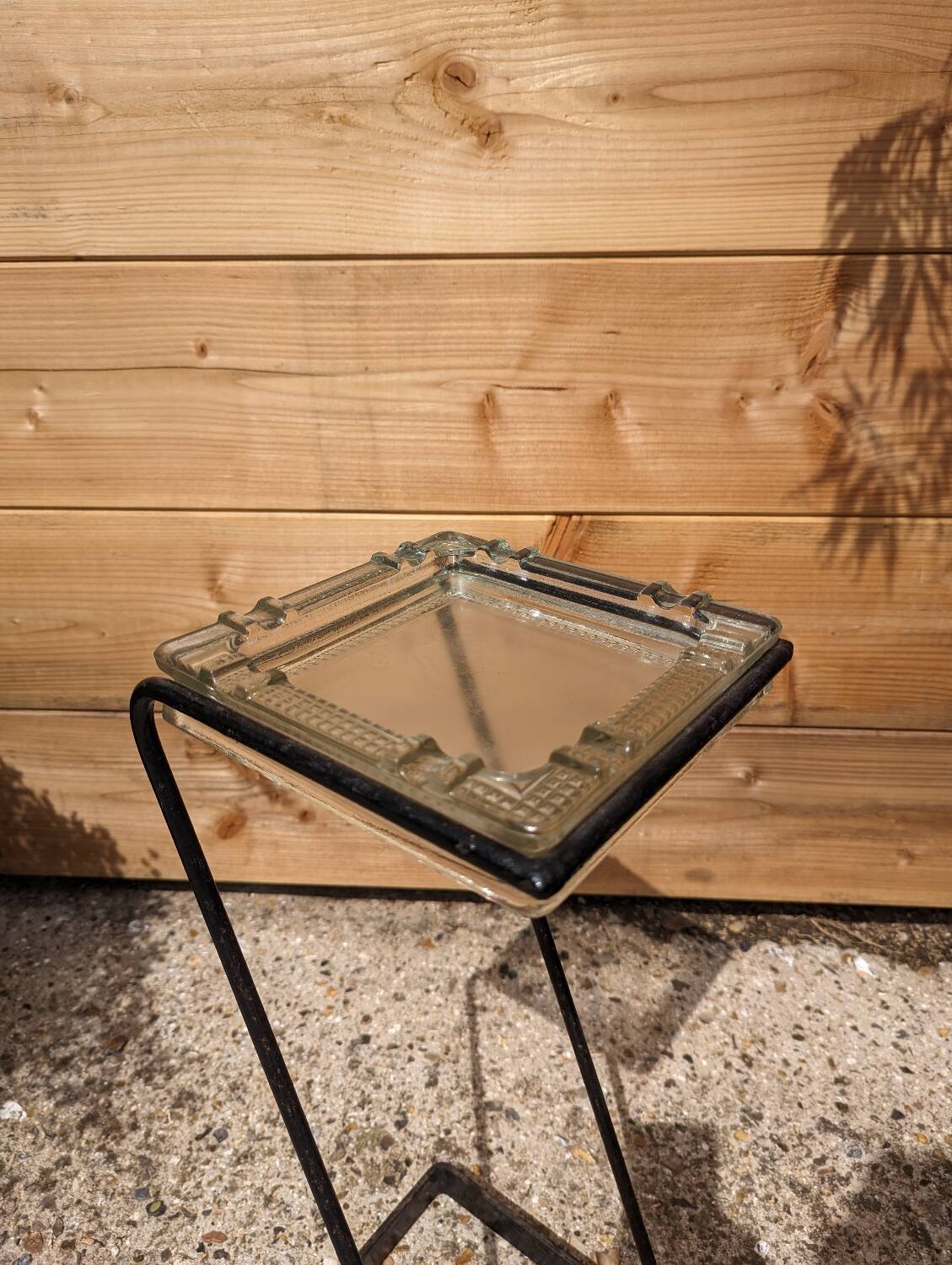 Cendrier sur pied milieu du siècle