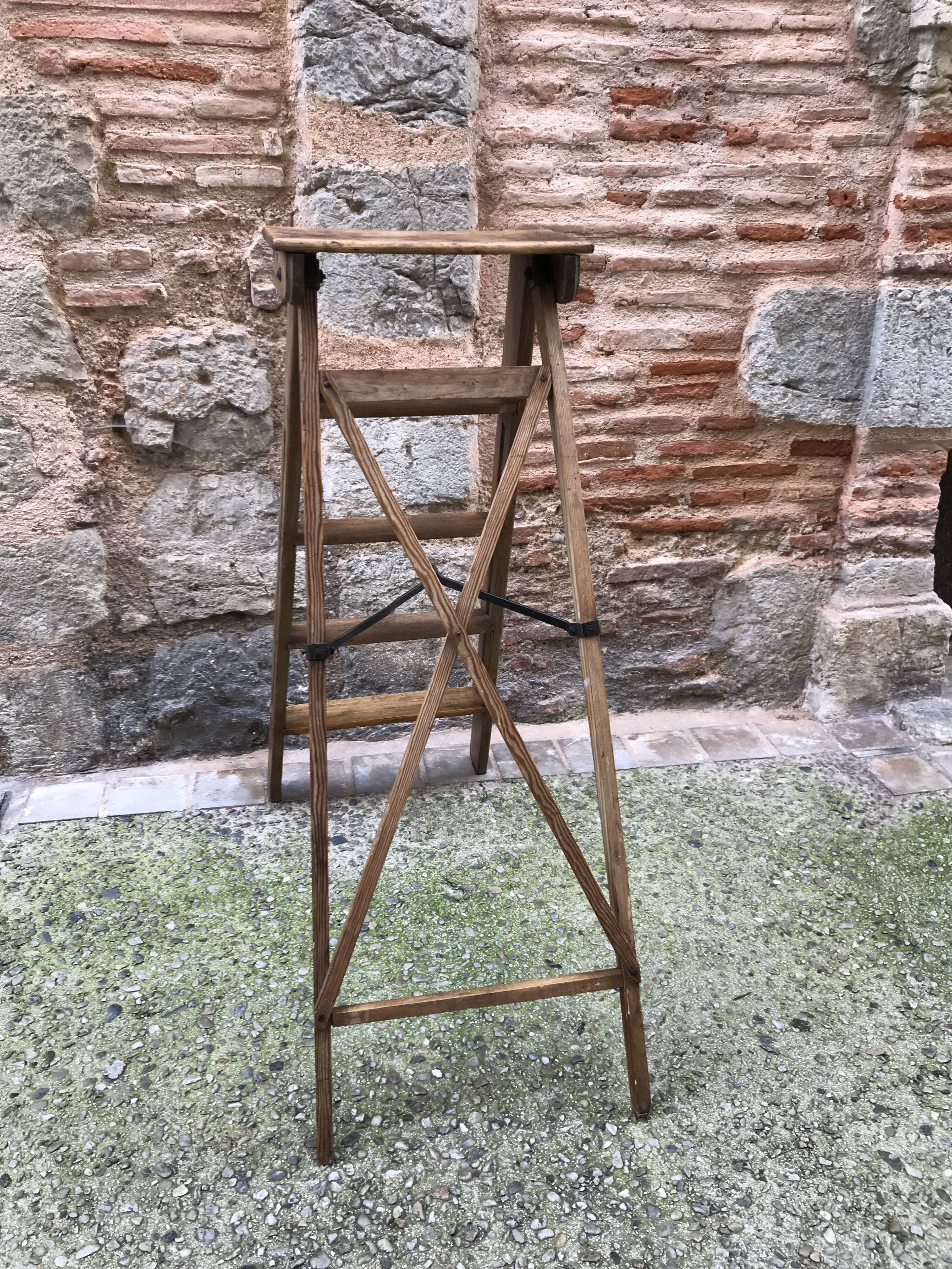 Wooden painter stepladder