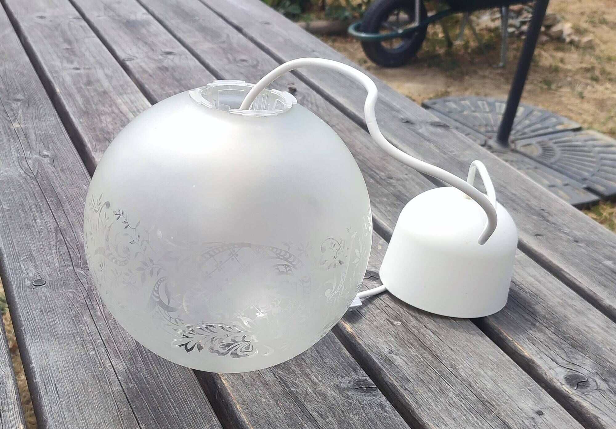 Frosted glass suspension globe with floral patterns in Art Deco style.