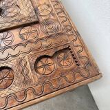 Table basse savoyarde art populaire