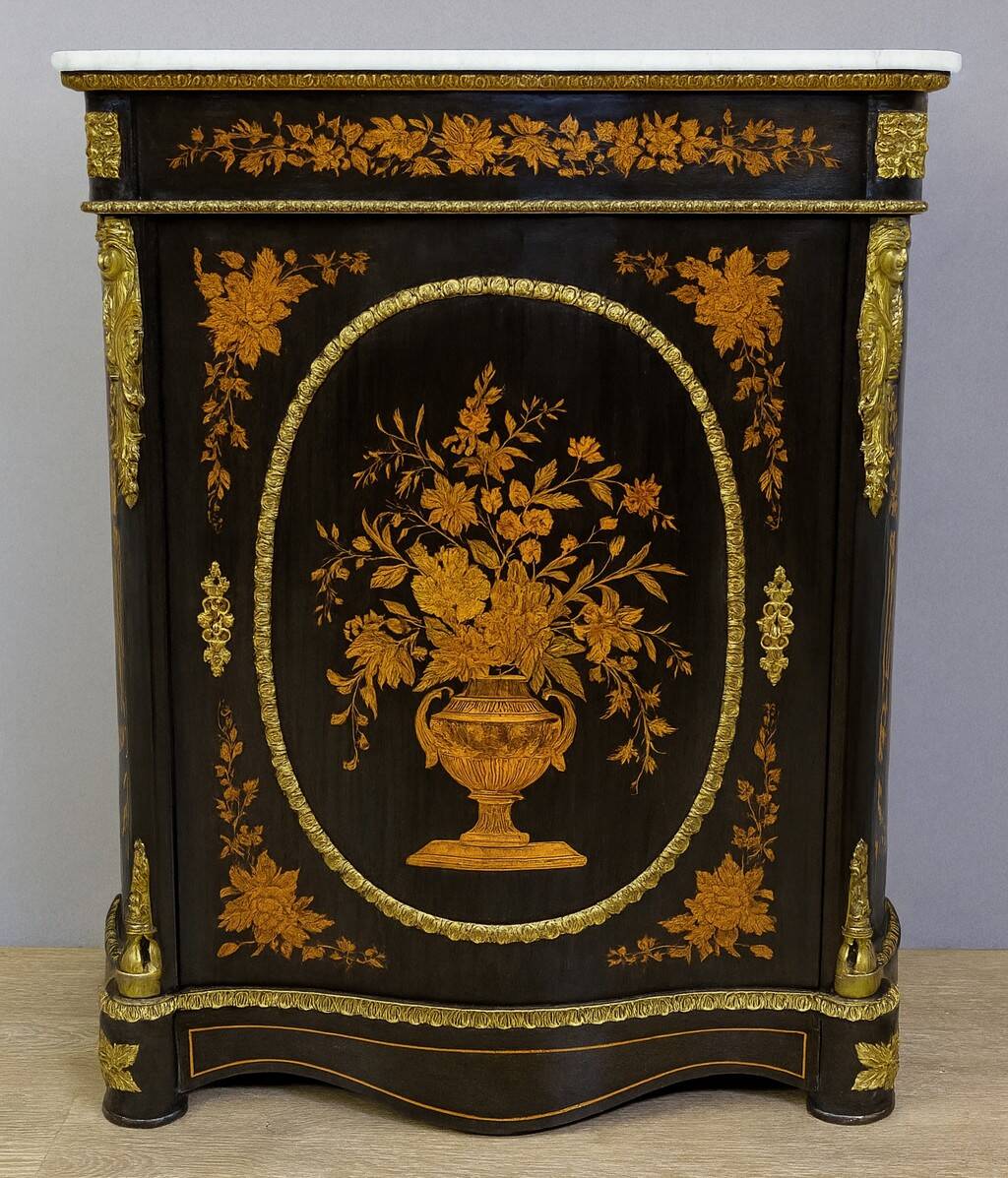 Boulle furniture with a curved shape from the Napoleonic III era in lacquered wood and marquetry.