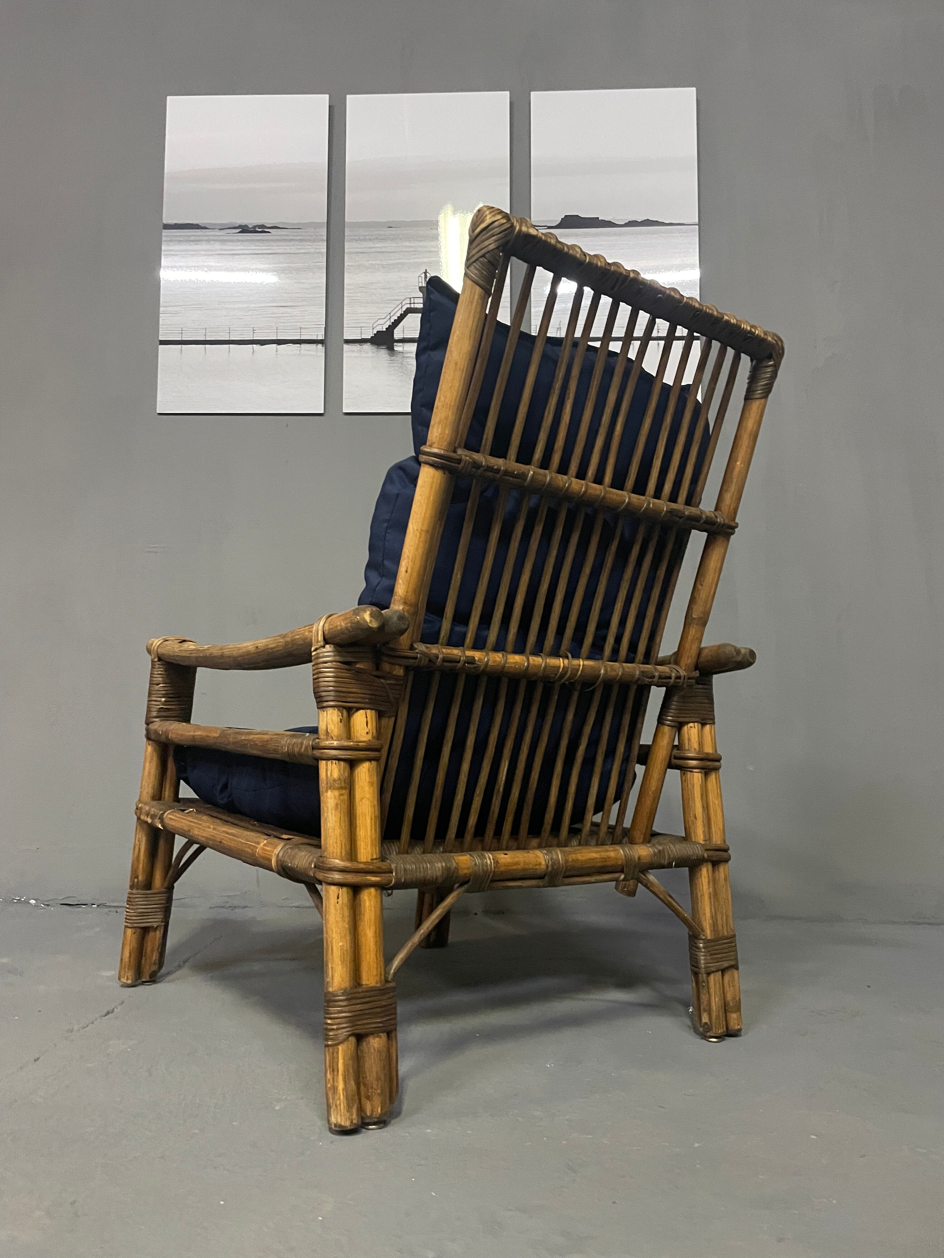 Fauteuil en rotin et son assise neuve extérieure