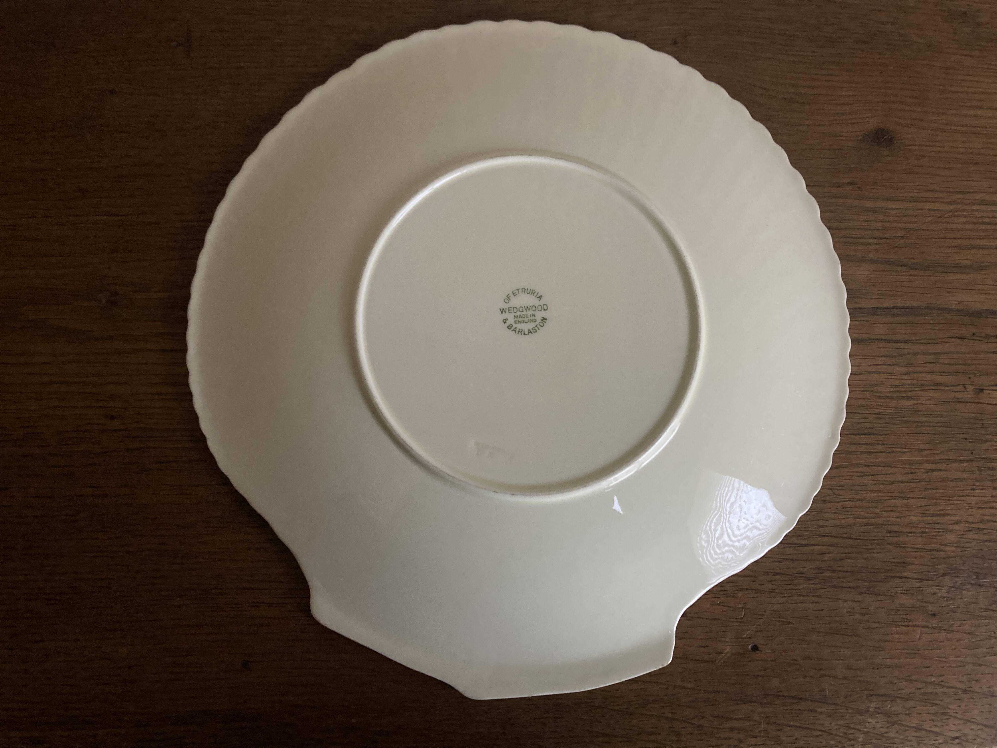 Neo-classical Greek revival shell-shaped dish, Wedgwood Etruria, 1940