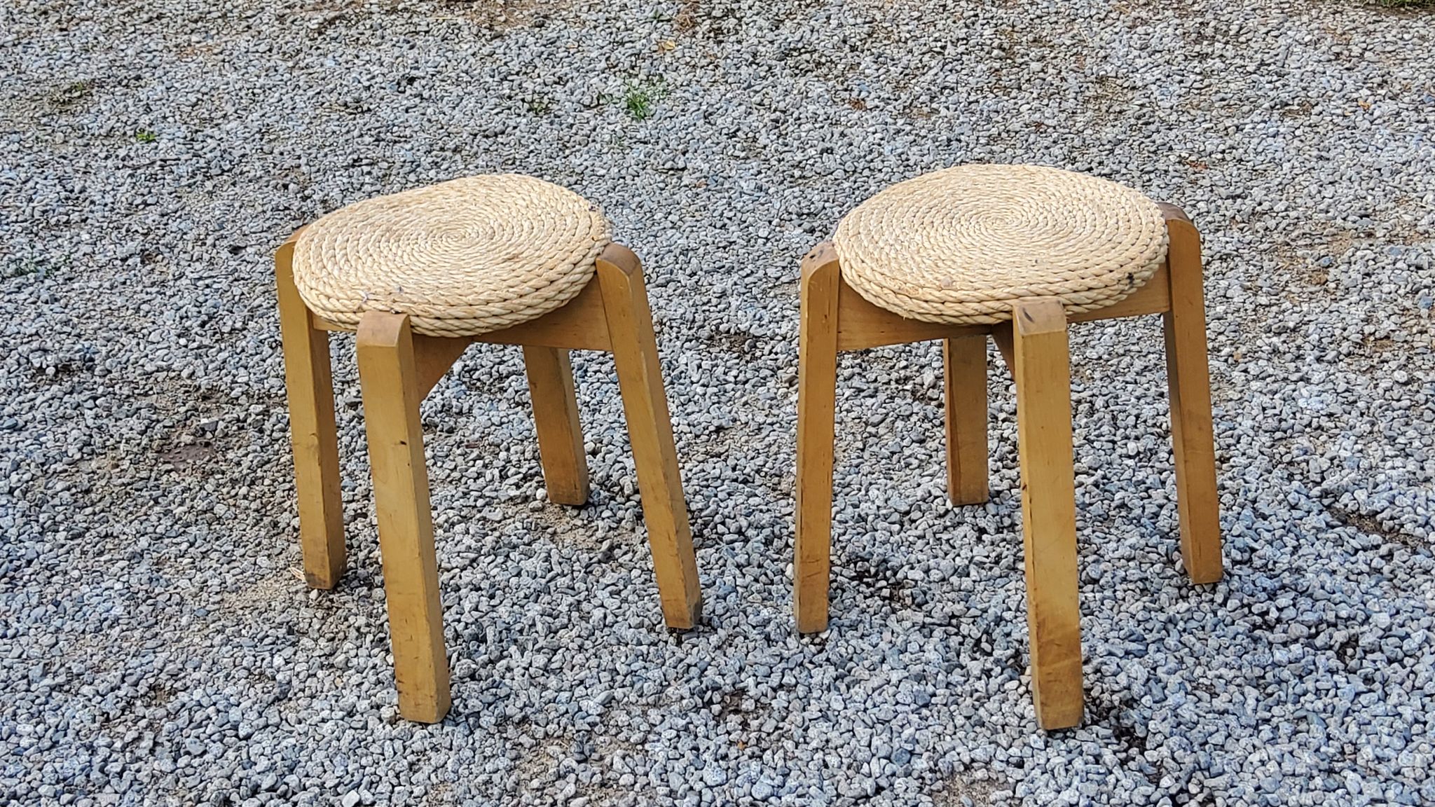 Paire de tabourets scandinaves en bouleau et jonc de mer des années 70/80
