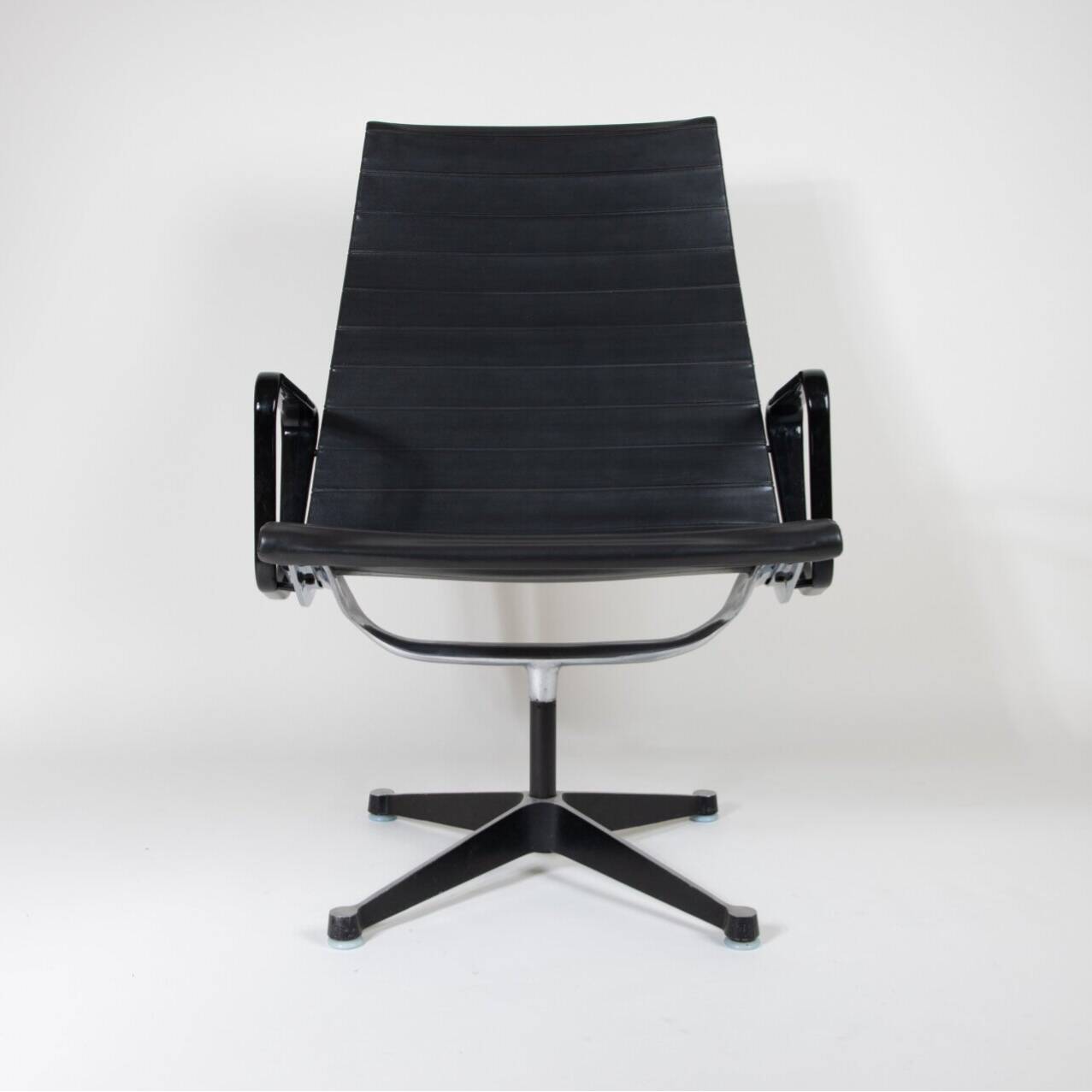 Fauteuil lounge Eames EA 116 « triple noir » très ancien par Herman Miller