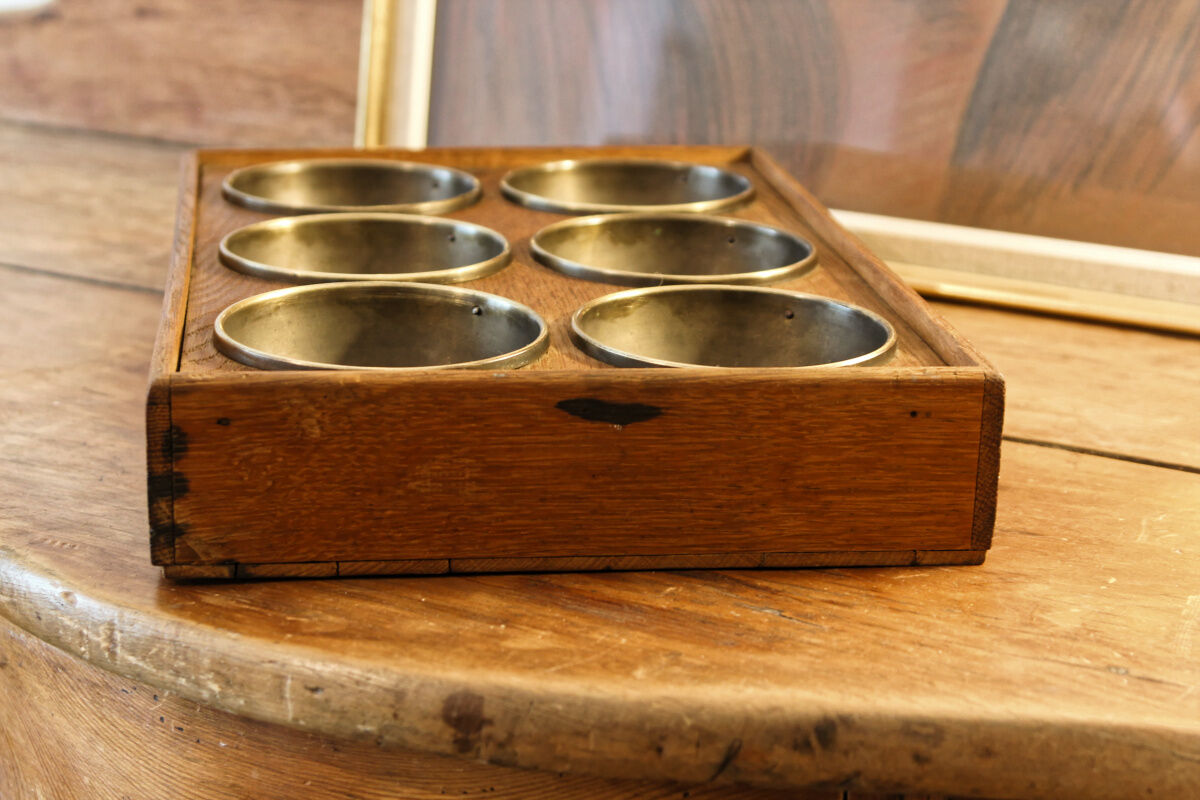 Counter coin pickup