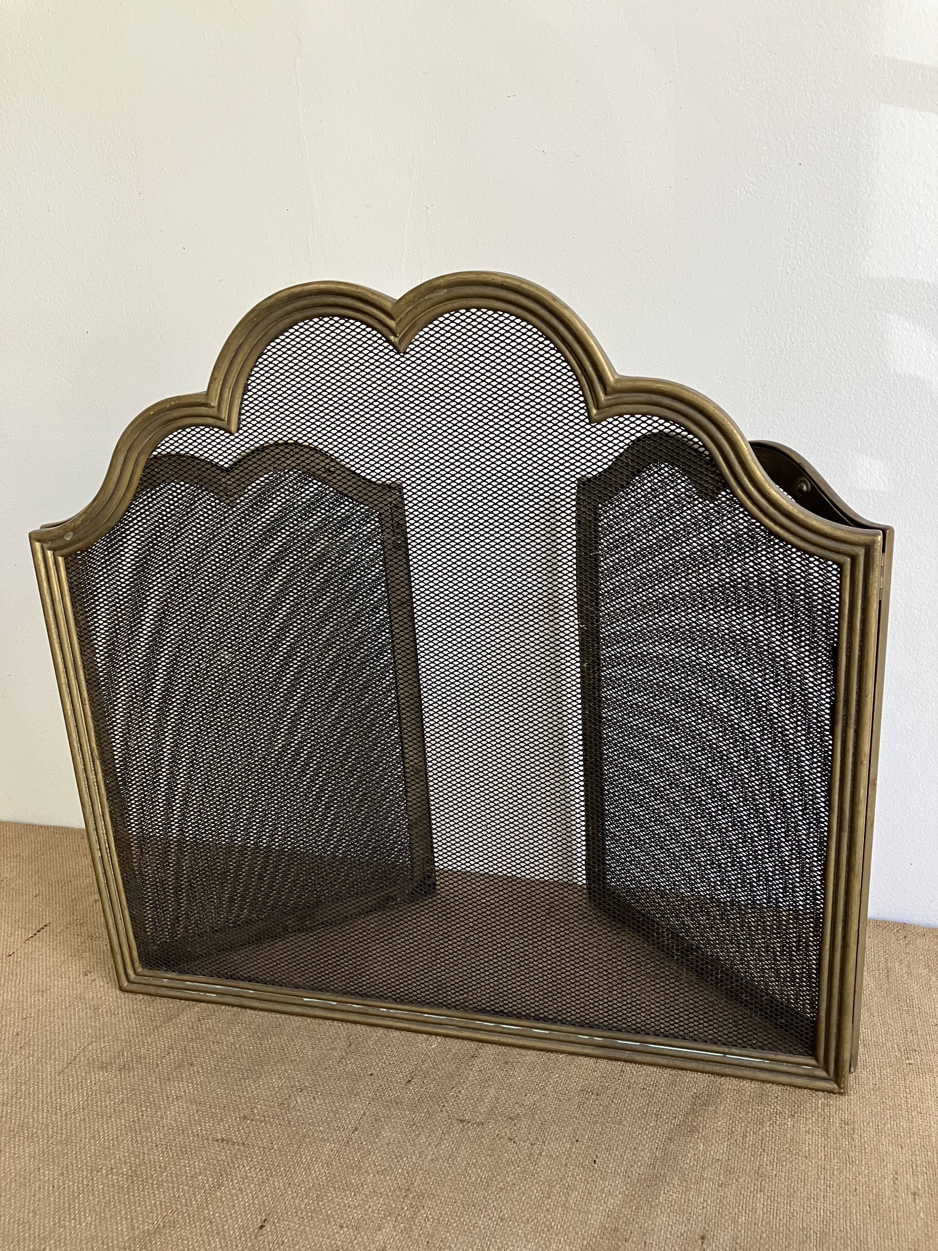 Three-leaf fire screen, fireplace accessory