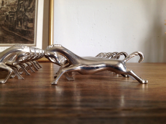 6 Metal horse knife holders