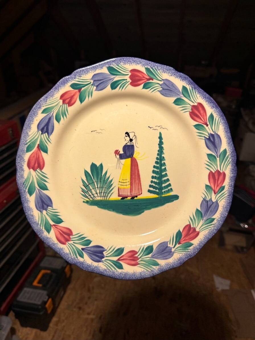 HB Henriot Quimper faience plate - Hand-painted Breton decoration - Vintage