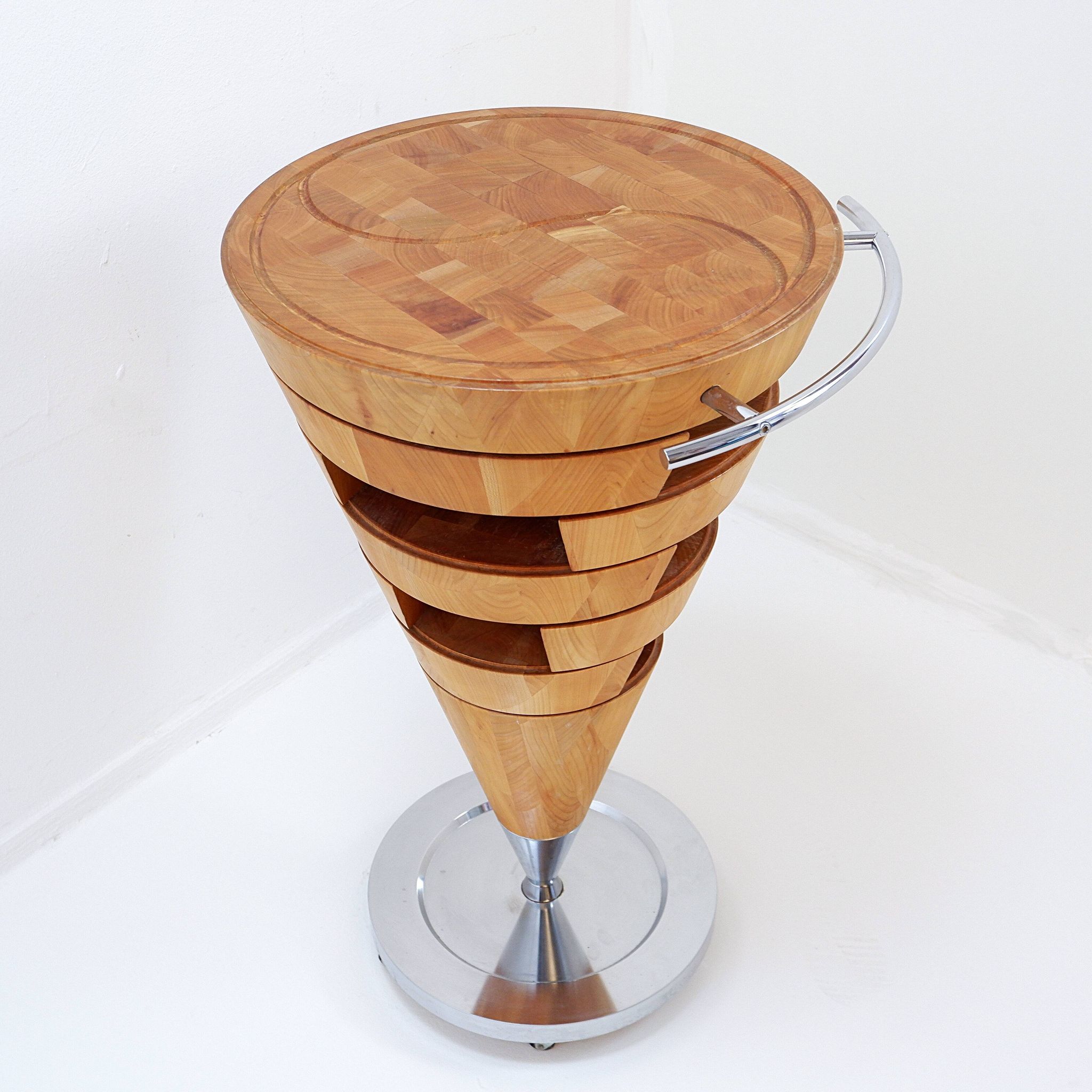 Cone-shaped kitchen unit with drawers