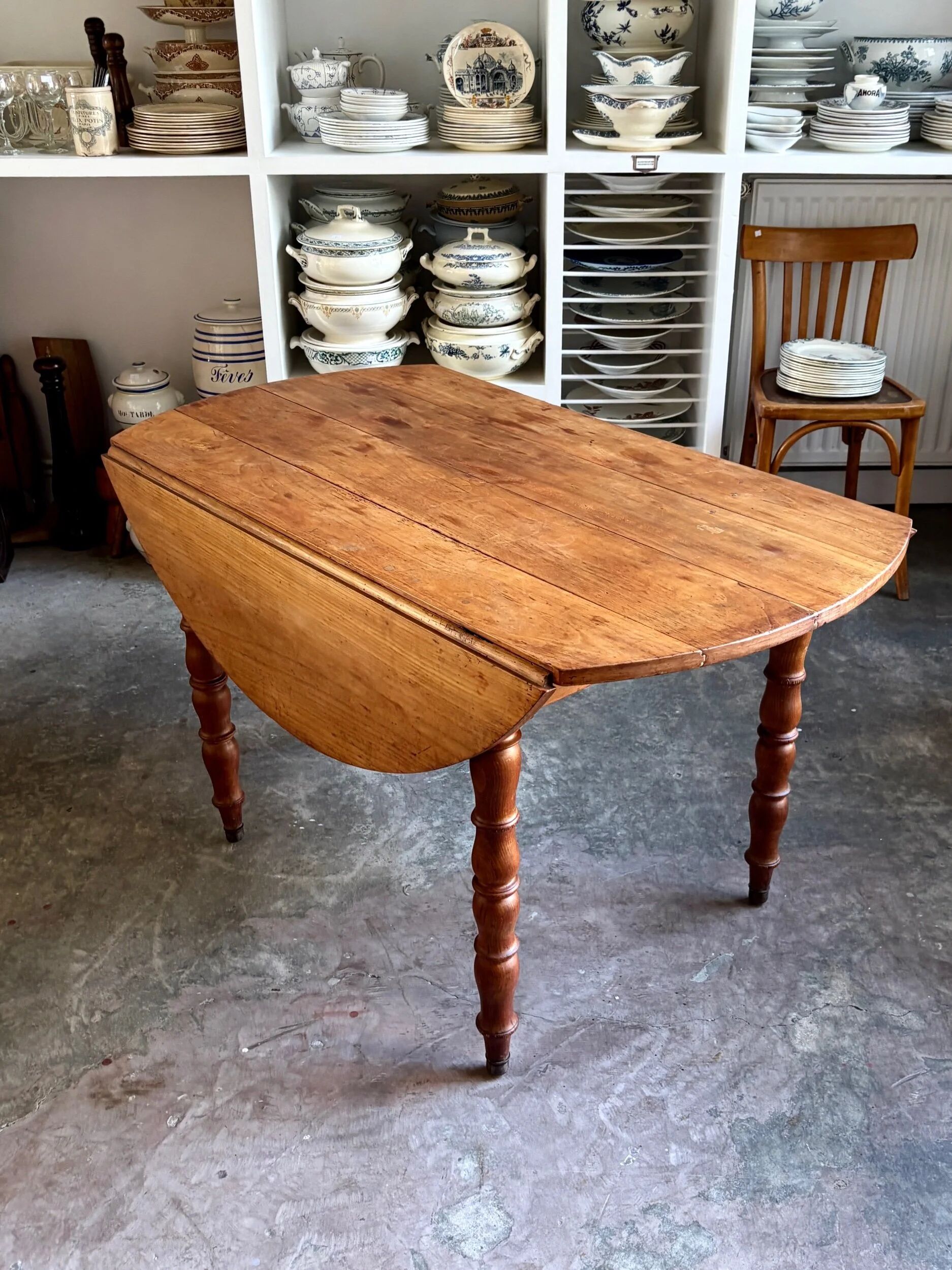Dining table with 2 leaves in wood ⌀ 120 cm