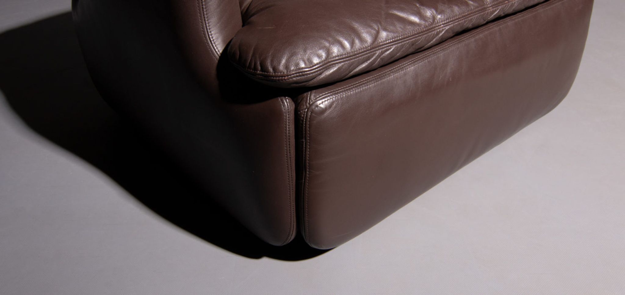 Saporiti armchair designed by Alberto Rosselli brown leather confidential model