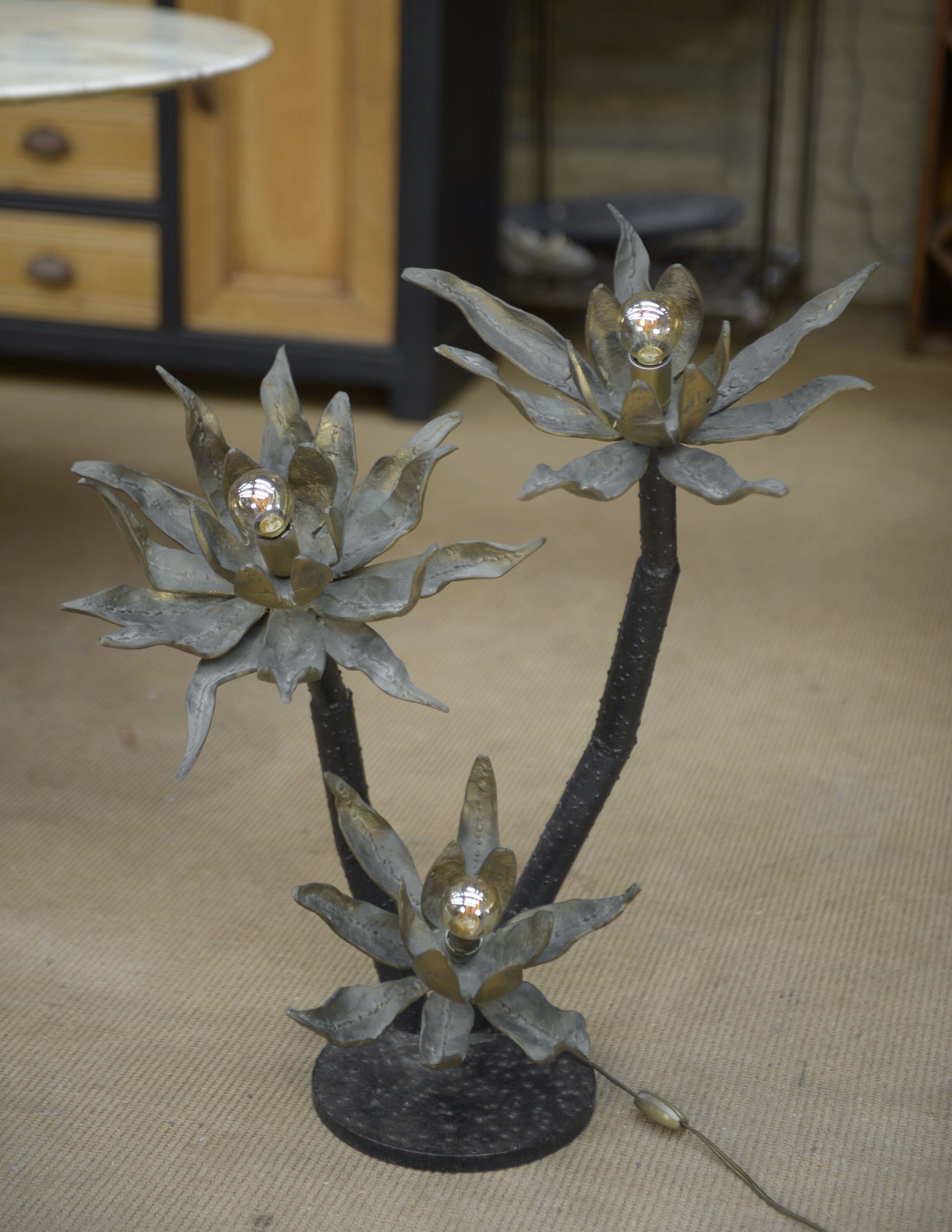 Bronze lamp with 3 Flowers 1960