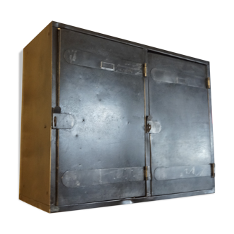 Wall shelf of workshop