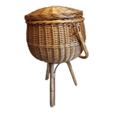 Wicker worker