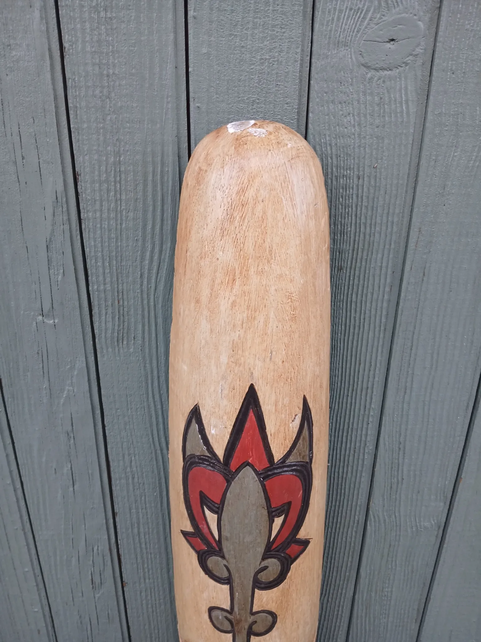 Masque totem en bois sculpté