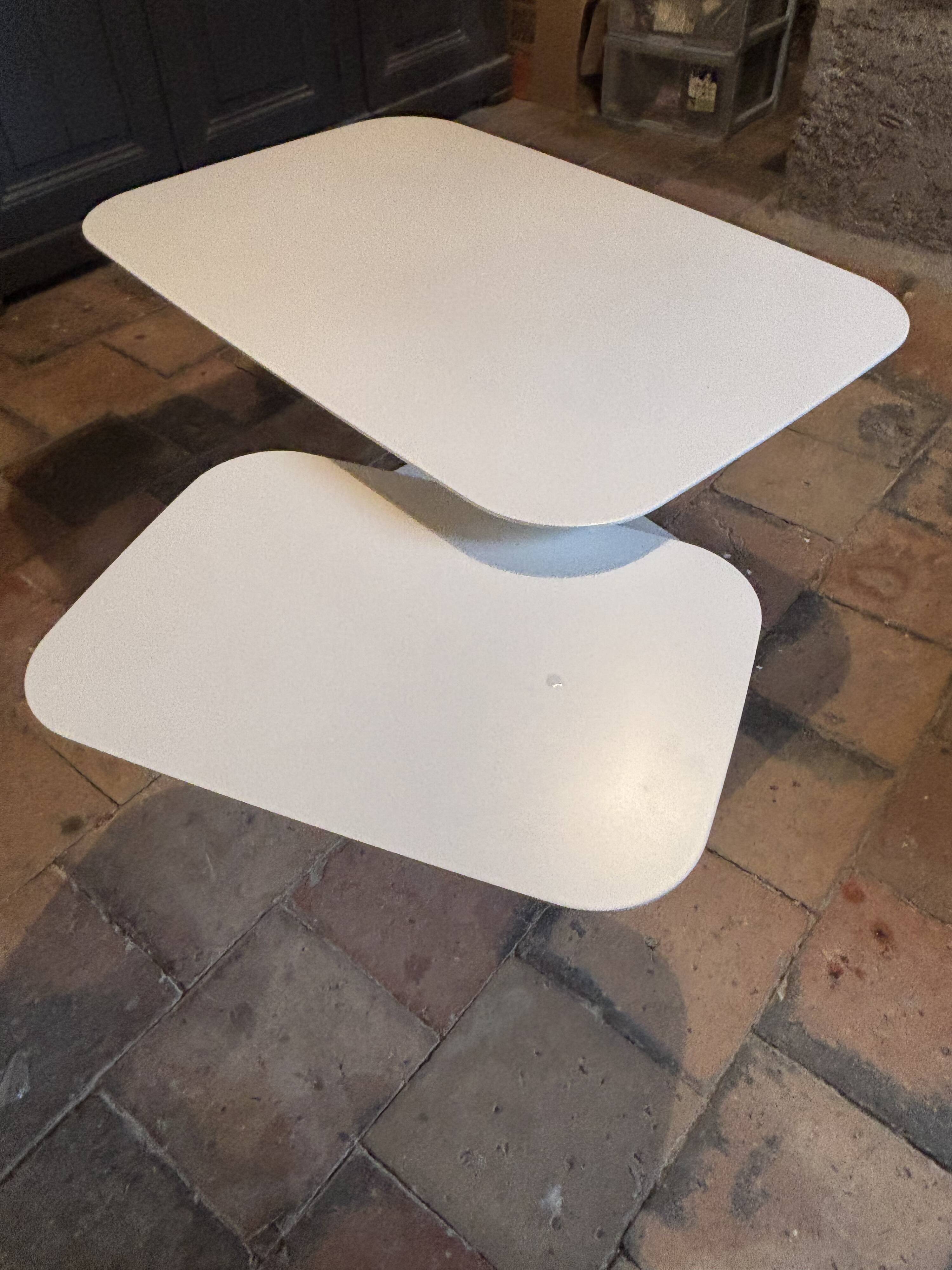 360-degree coffee table / Roberto Paoli for Ligne Roset