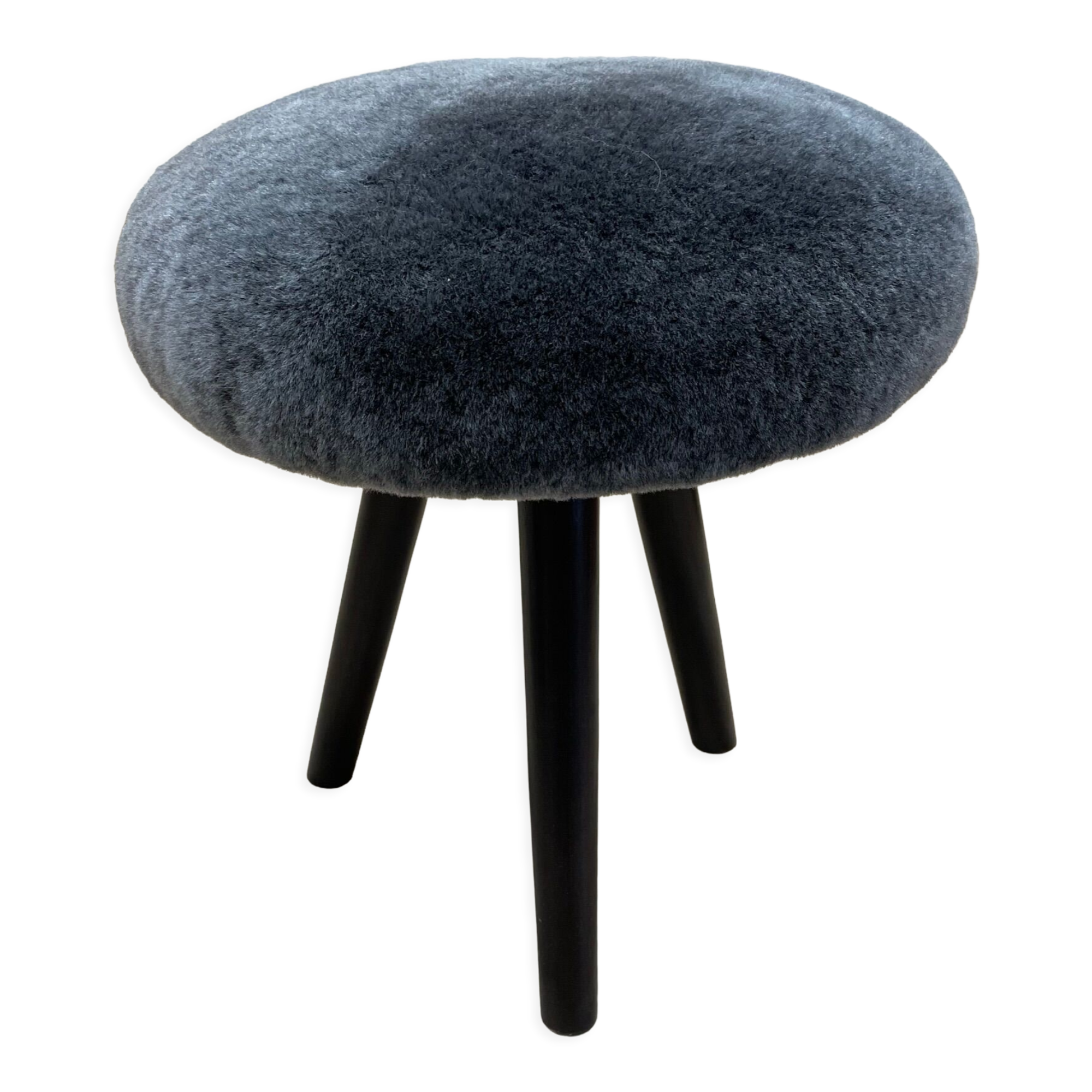 Shaved gray sheepskin pouf