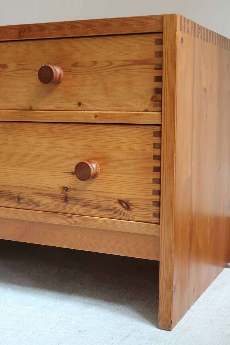 Low pine chest of drawers from the 1970s with 3 drawers.