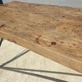 Eiffel metal base workshop with rivets