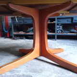 Scandinavian extending table