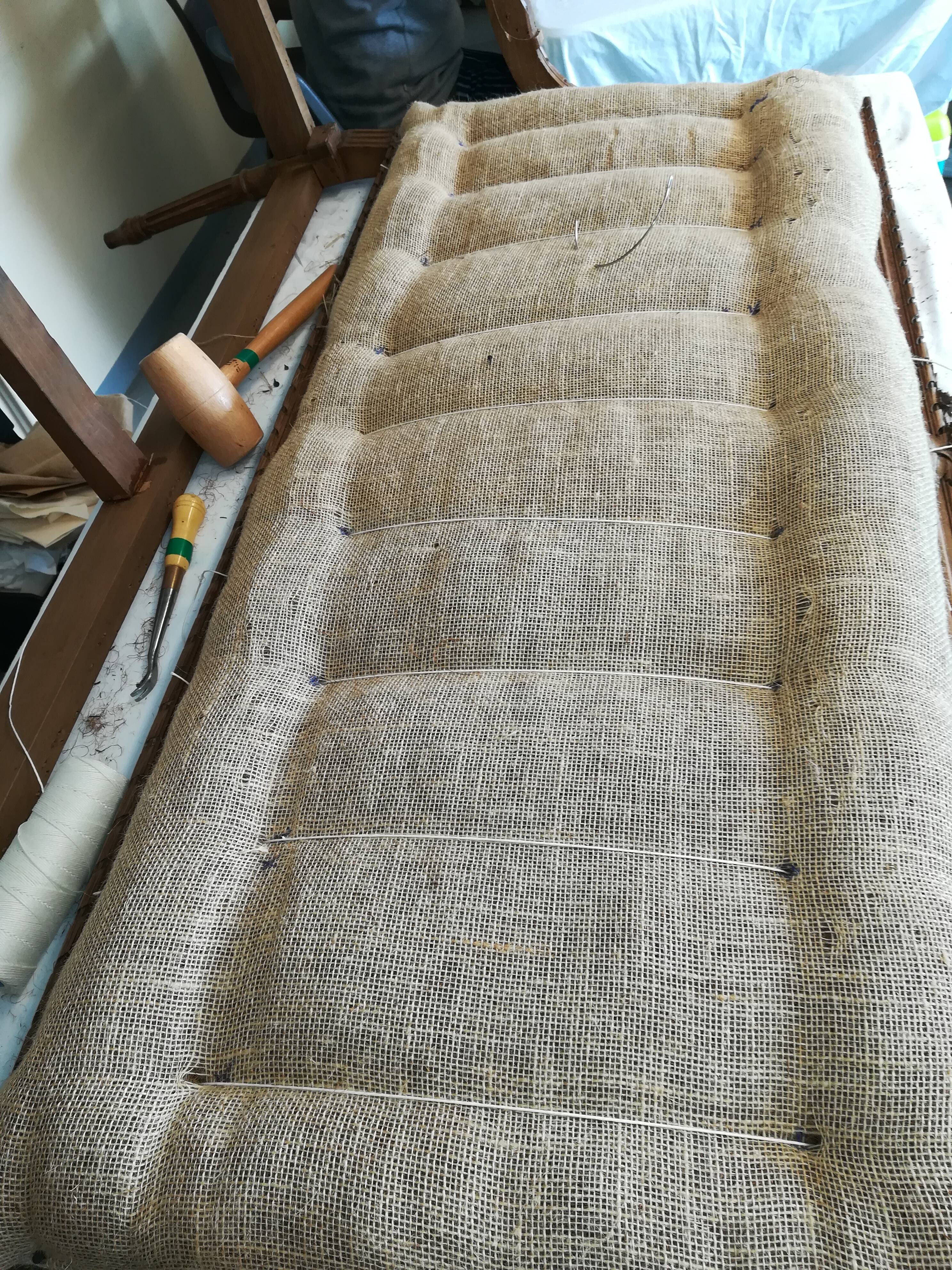 Banquette Louis XVI refaite à l'ancienne