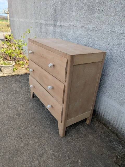 Natural wood chest of drawers