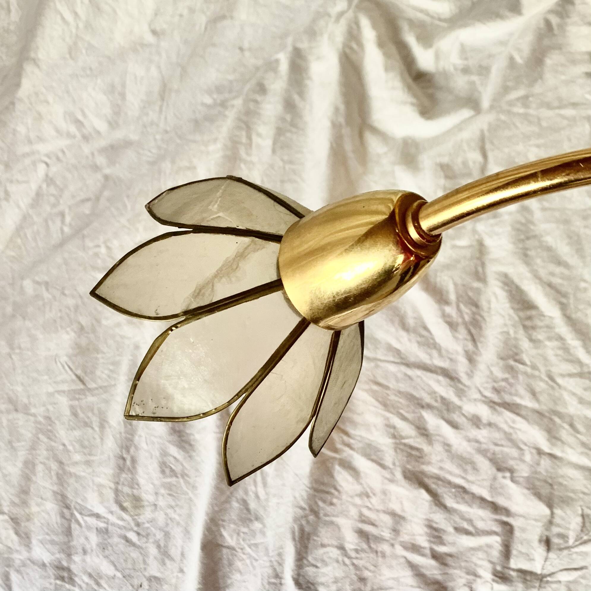 Vintage chandelier in gold metal and mother-of-pearl petals - 5 branches