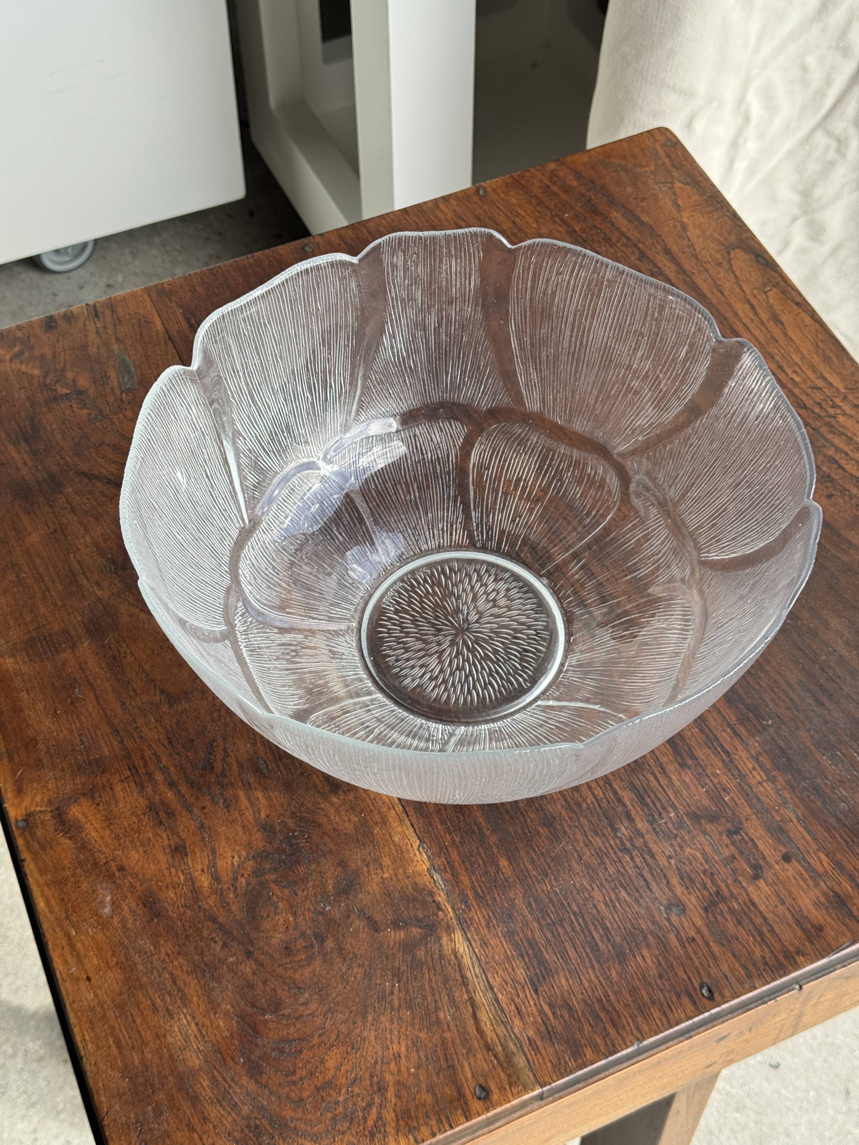 Very large vintage salad bowl with a stylised flower petal pattern H14.5