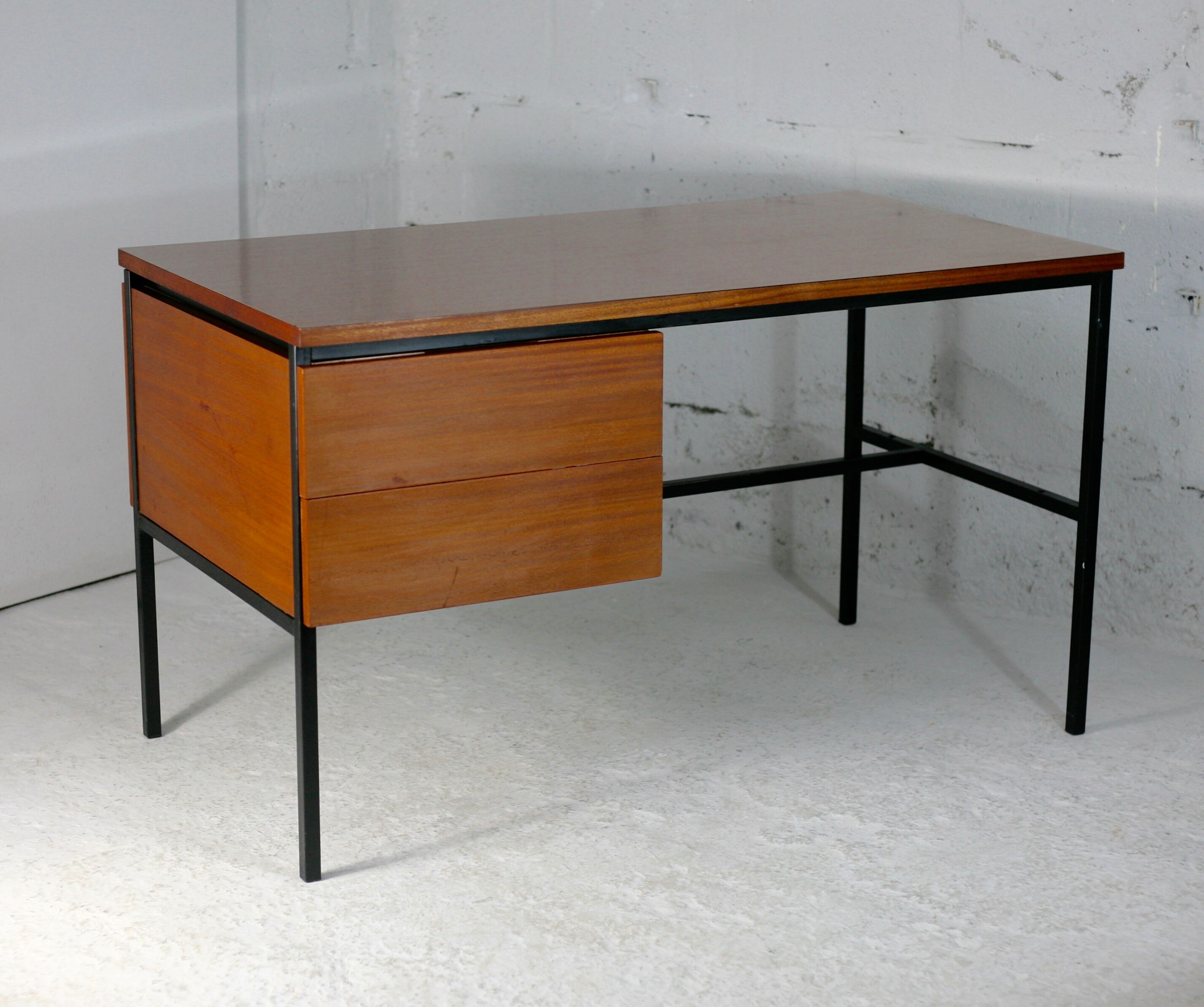 Desk model 620. by Pierre Guariche for Minvielle, France, circa 1955
