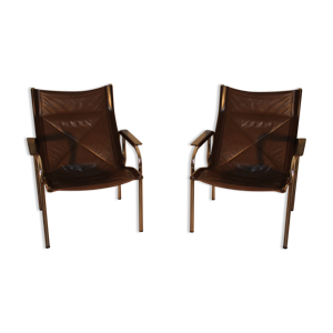 Paire de fauteuils modèle