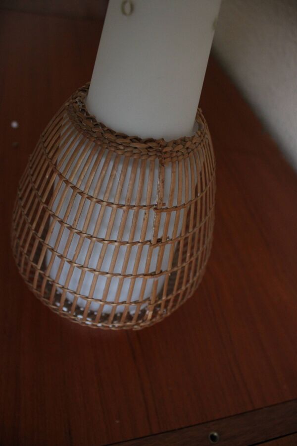 Suspension, opaline, rotin, teck et laiton scandinave