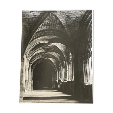 Photographie tirage argentique noir et blanc circa 1970 église voutée