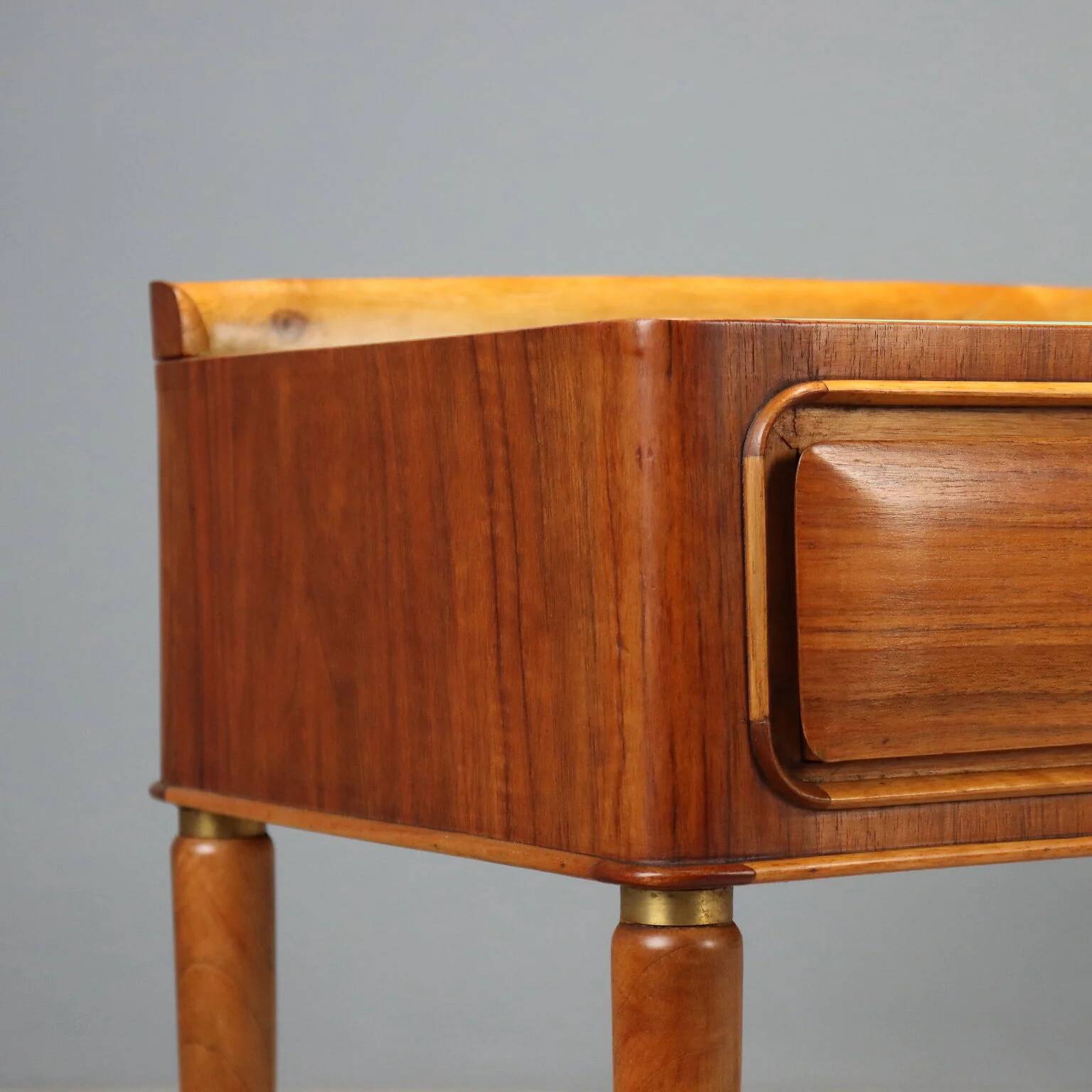 Paire de tables de chevet vintage avec tiroir années 1950