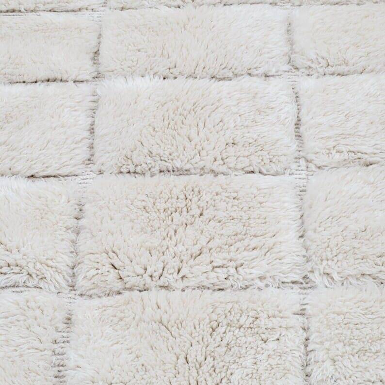 Large handmade traditional Berber rug in natural wool size 3/4.