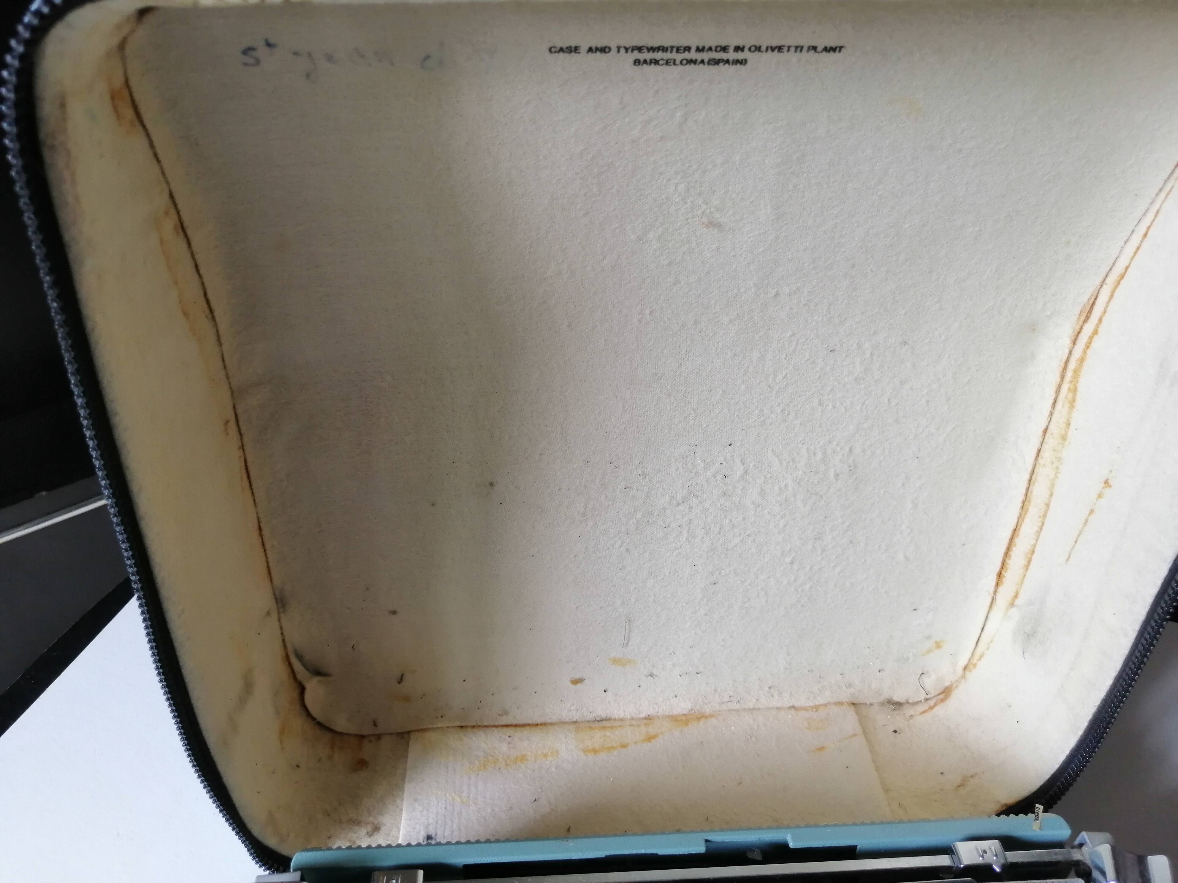 Portable typewriter Olivetti lettera 32