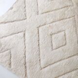 Moroccan Berber carpet Beni Ouarain unbleached with engraved diamonds 305x198cm