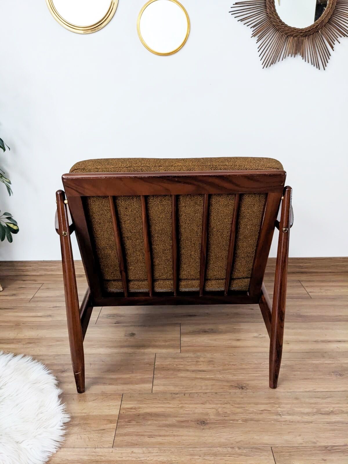 Scandinavian armchair Arne Vodder F135