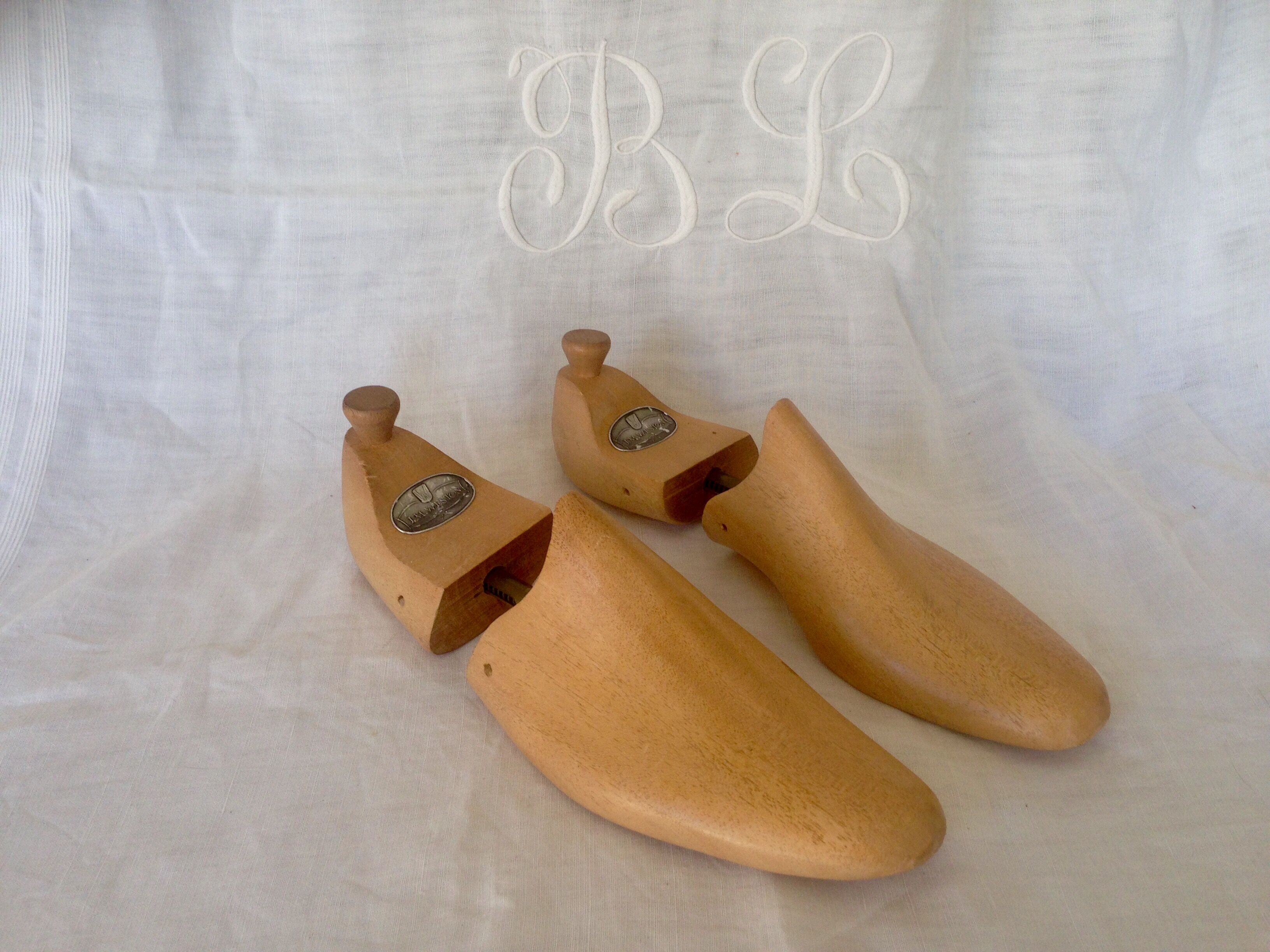 Pair of shoe trees Weston wooden