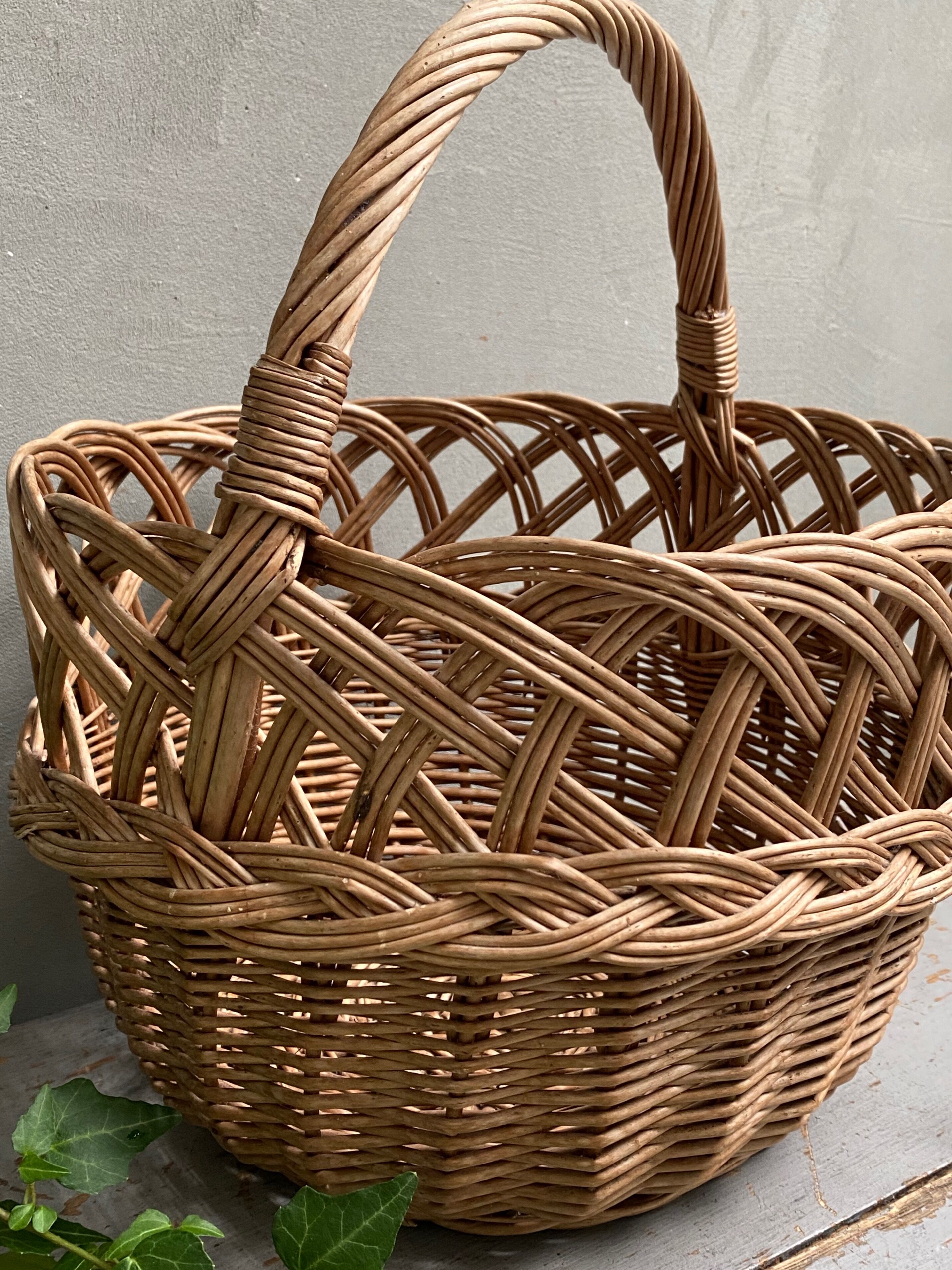 Round wicker basket