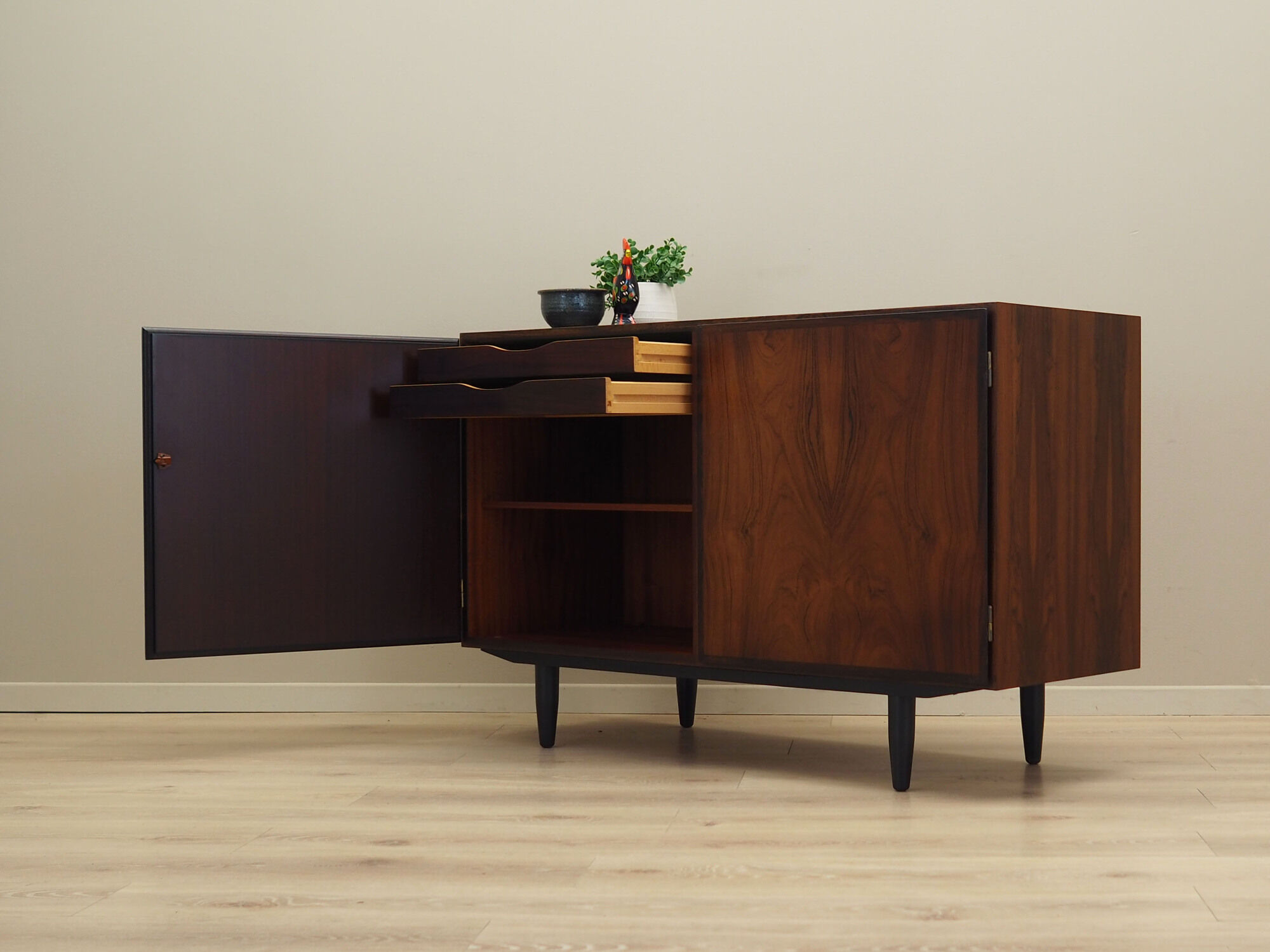 Armoire en palissandre, design danois, années 1970, fabriquée par Omann Jun