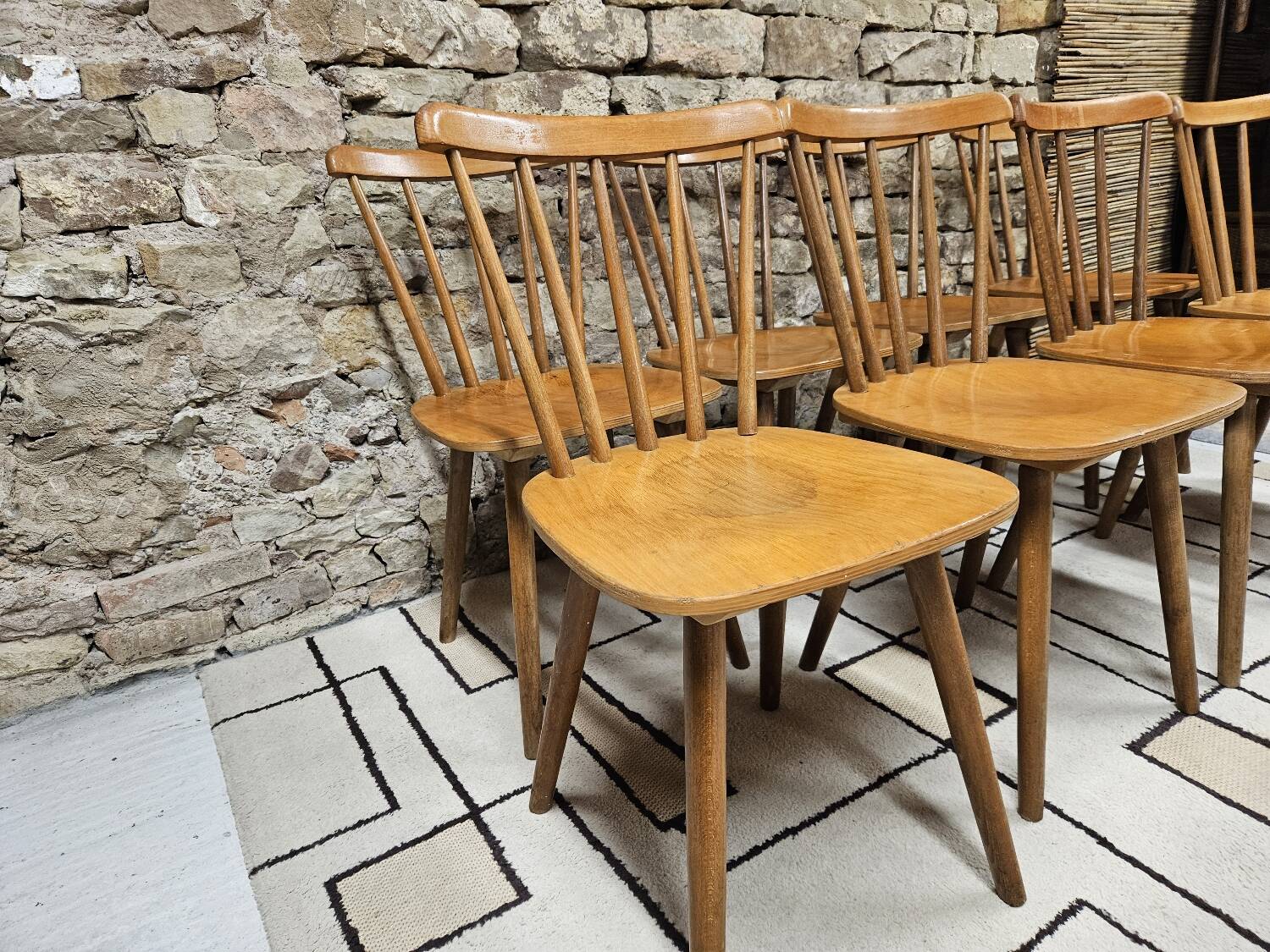 Lot de huit chaises barreaux vintage  bistrot auberge  1960