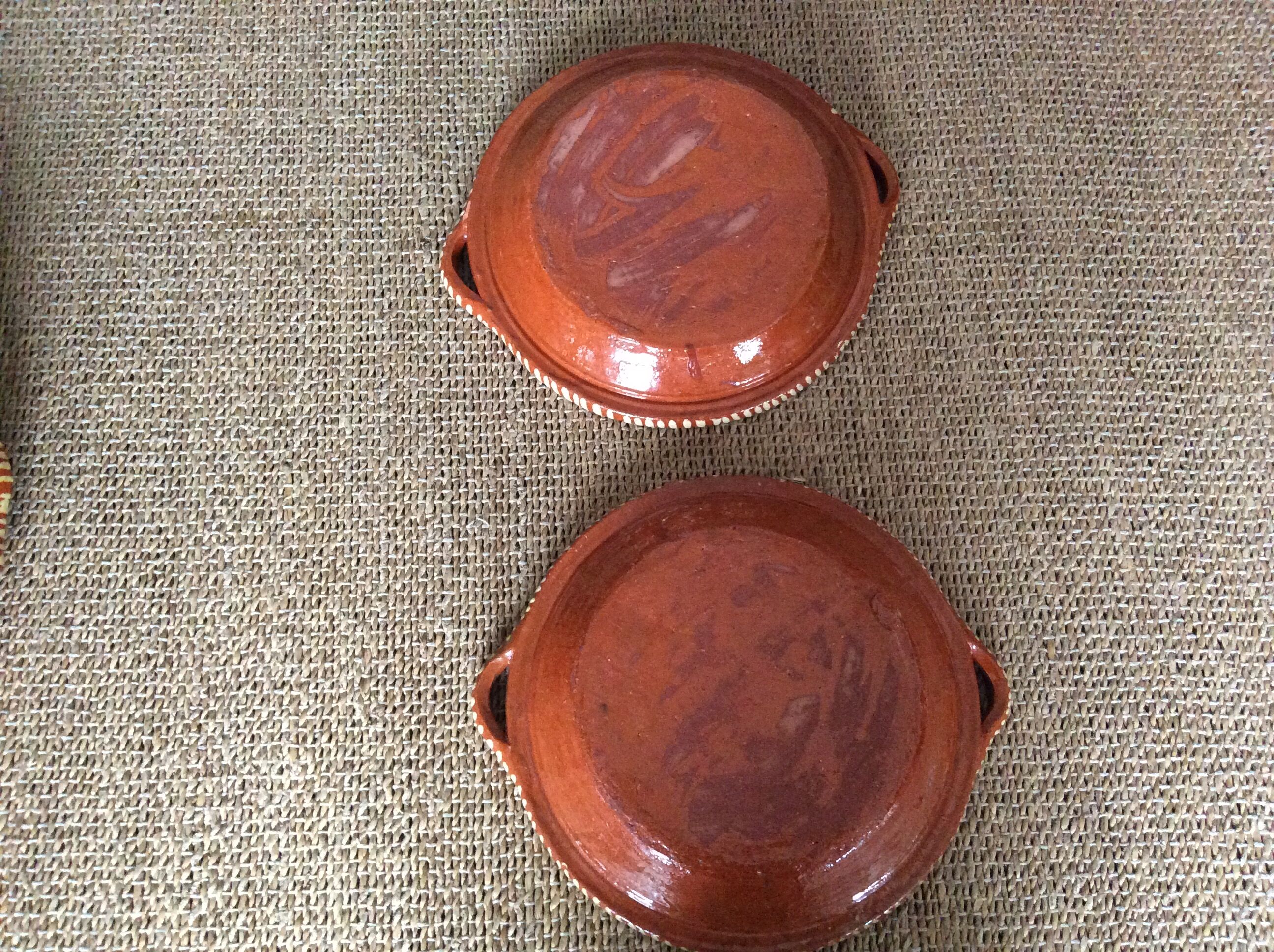 2 terracotta dishes