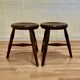 Duo de tabourets d'époque tripode.