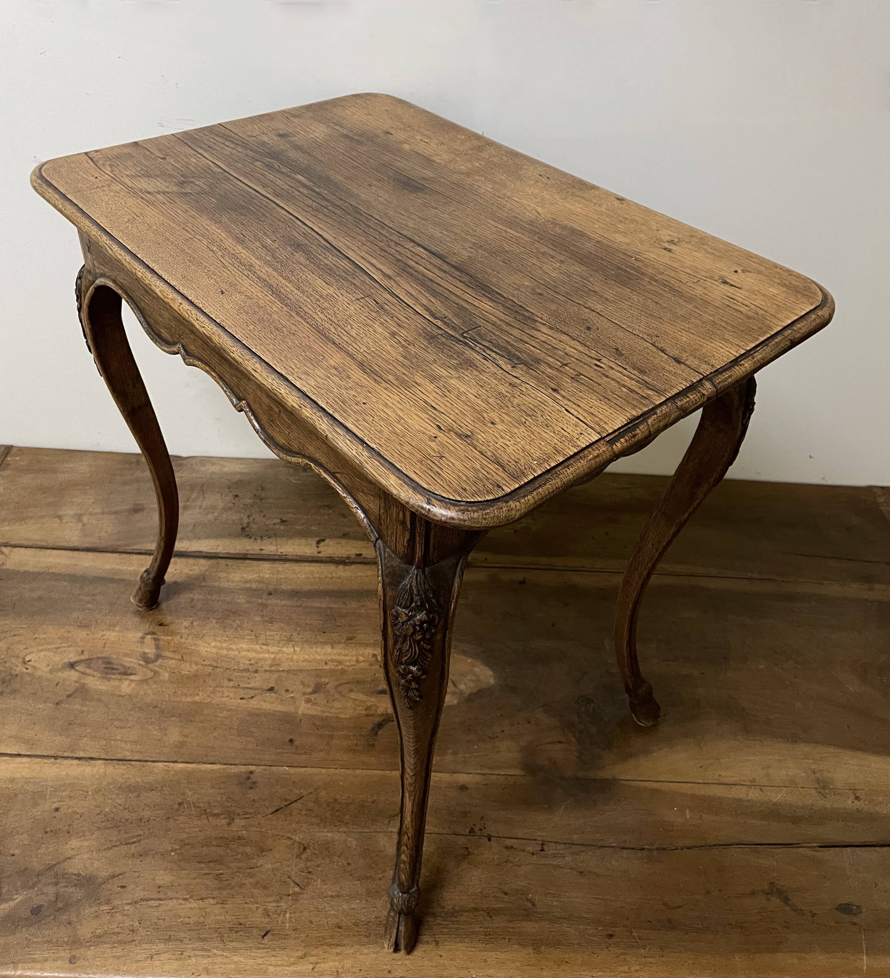 Table d appoint en chêne d époque du XIX ème siècle