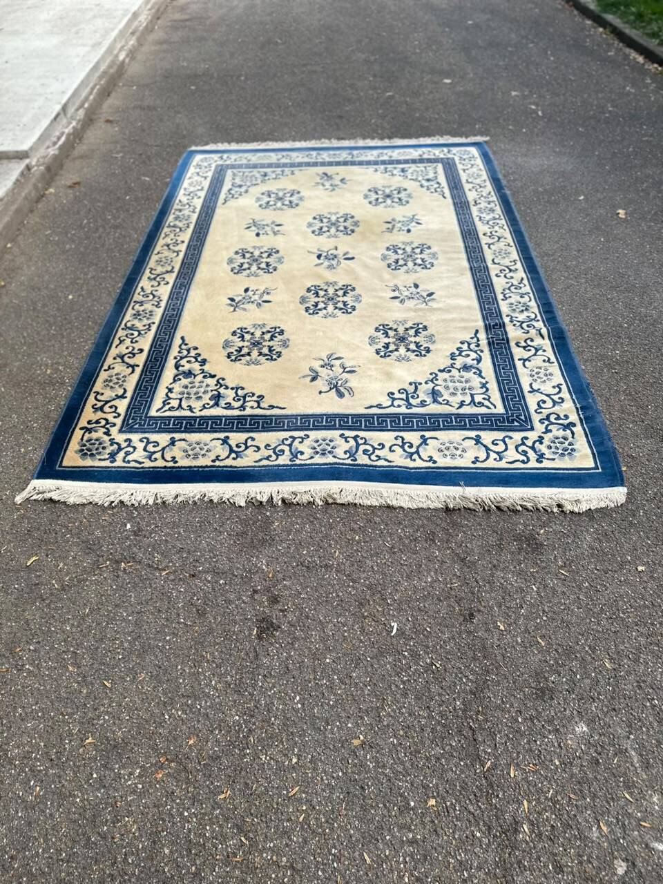 Large Chinese wool rug 200 x 310 cm — Blue & beige (Beijing style)