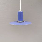 Une lampe suspendue minimaliste bleue de Lyfa Danemark des années 1980.