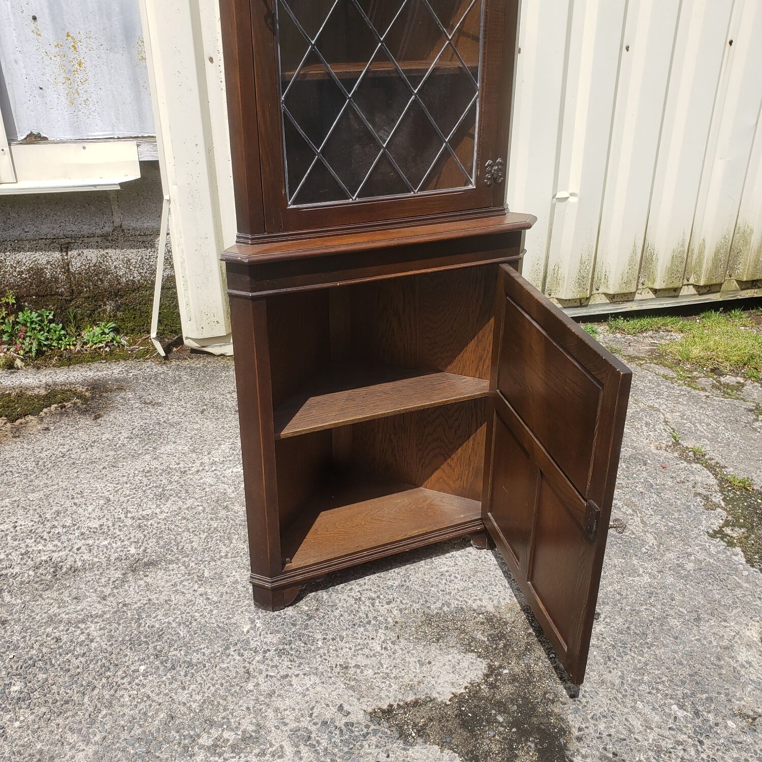 Corner display cabinet