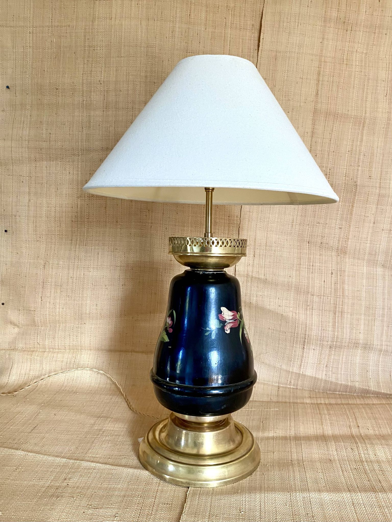 Lamp from the early 1900s, fabric cable, cotton shade.