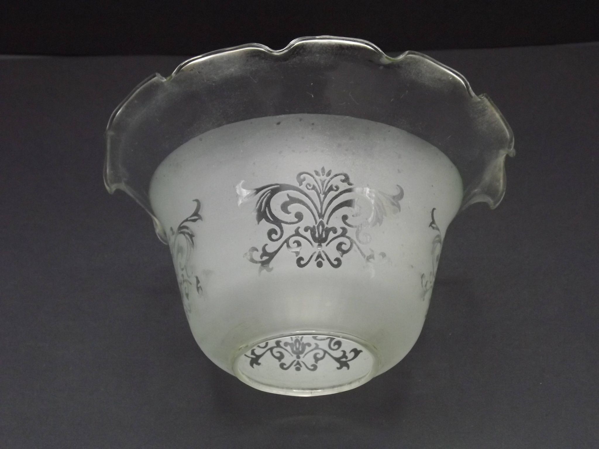 Set of 4 Victorian Style Bell-Shaped Glass Replacement Shades Frilled Edge